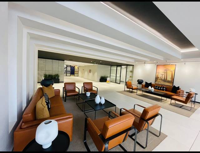 348M² OFFICE TO LET IN VORNA VALLEY
